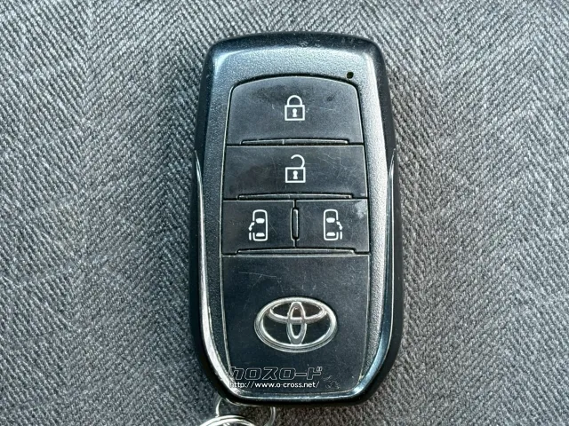 鍵を鞄やポケットに入れた状態でドアの開閉、エンジンスタート可能です♪ トヨタ ノア