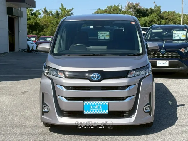 機能的に配列したルーフ周りが、スッキリとした見晴らしの良い開放的空間を実現。 トヨタ ノア