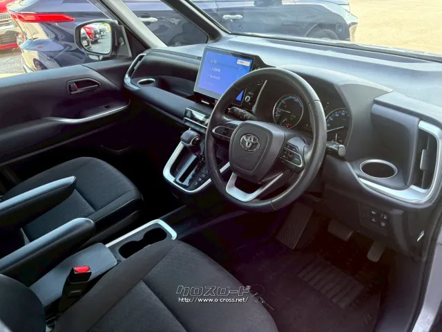 自社整備工場・板金工場を備え、車検から事故の修理まで対応致します。 トヨタ ノア