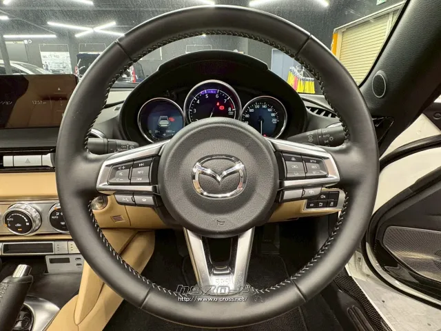 ハンドルに各種スイッチがついている為、快適なドライブができます。 マツダ ロードスターRF