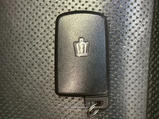 自社整備工場・板金工場を備え、車検から事故の修理まで対応致します。 トヨタ クラウンアスリート