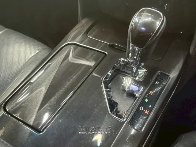 自社整備工場・板金工場を備え、車検から事故の修理まで対応致します。 トヨタ クラウンアスリート