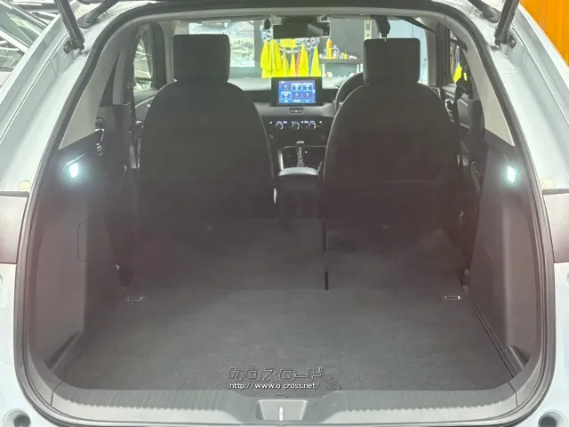 後部座席を倒すと更に広いスペースがうまれます。 ホンダ ヴェゼル