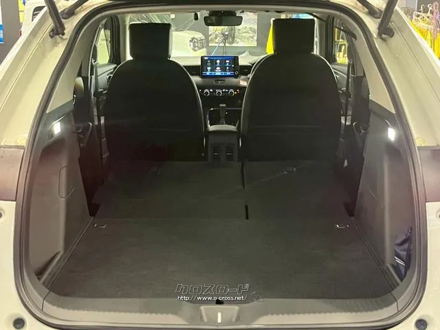 後部座席を倒すと更に広いスペースがうまれます。 ホンダ ヴェゼル