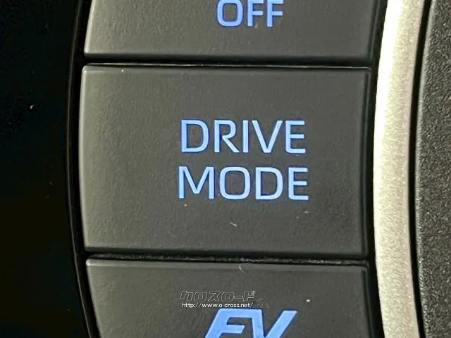 自社整備工場・板金工場を備え、車検から事故の修理まで対応致します。 トヨタ アクア