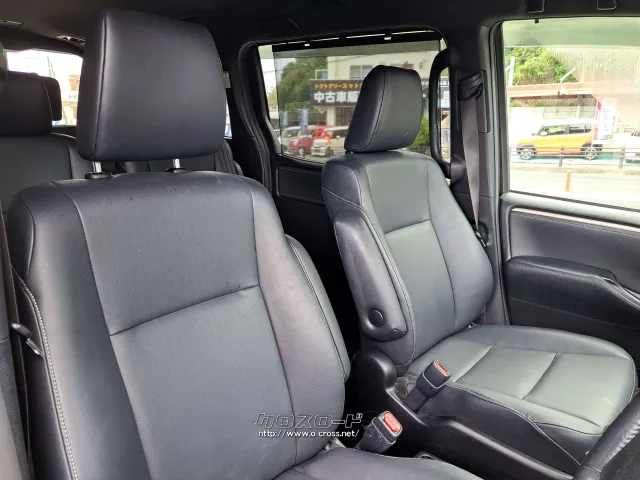 無料でローン審査やってます トヨタ エスクァイア