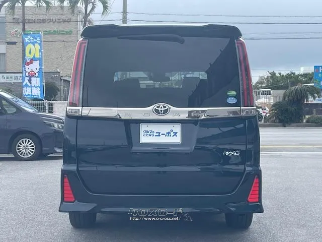 「W×B」の専用エンブレム、アクセントとする。 トヨタ ノア