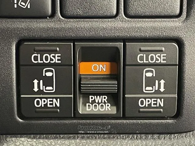 両側パワースライドドア。 トヨタ ノア