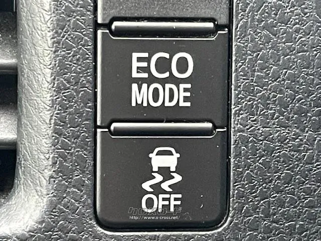 自社整備工場・板金工場を備え、車検から事故の修理まで対応致します。 トヨタ ノア