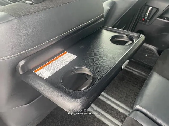 自社整備工場・板金工場を備え、車検から事故の修理まで対応致します。 トヨタ ノア