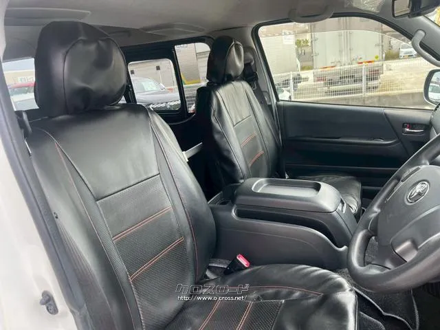 機能性にこだわり、長距離運転時にも安全に走行できます。 トヨタ ハイエースバン