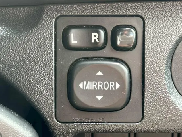 自社整備工場・板金工場を備え、車検から事故の修理まで対応致します。 トヨタ ハイエースバン