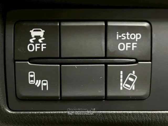 各種安全装備も充実しております。詳しくは店頭スタッフまでご質問ください。 マツダ ロードスター