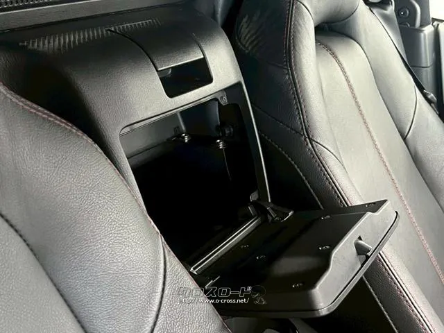 自社整備工場・板金工場を備え、車検から事故の修理まで対応致します。 マツダ ロードスター