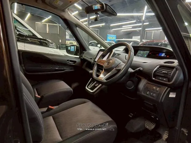 翼のように広がり、パノラミックな開放感を実現した「グライディングウィング」 日産 セレナ