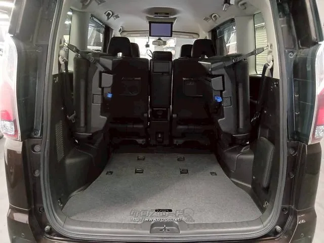 後部座席が跳ね上げ式になっています。 日産 セレナ