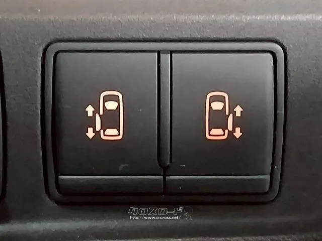 自社整備工場・板金工場を備え、車検から事故の修理まで対応致します。 日産 セレナ