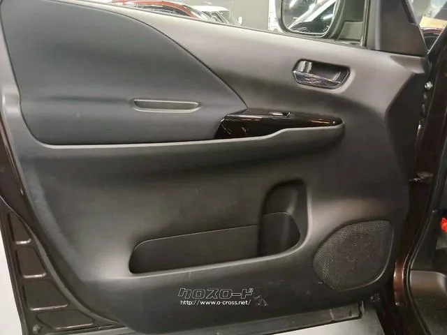 自社整備工場・板金工場を備え、車検から事故の修理まで対応致します。 日産 セレナ