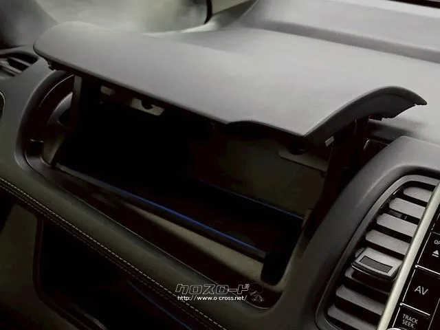 自社整備工場・板金工場を備え、車検から事故の修理まで対応致します。 日産 セレナ