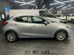 マツダ MAZDA2
