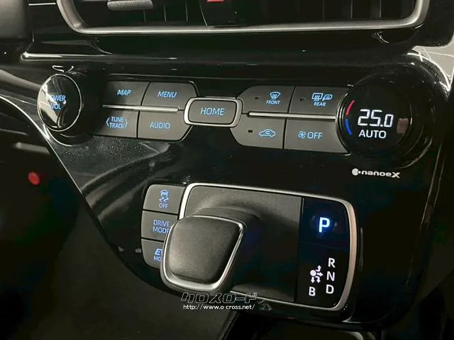 自社整備工場・板金工場を備え、車検から事故の修理まで対応致します。 トヨタ アクア