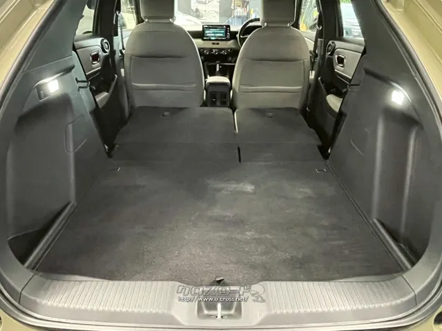 後部座席を倒すと更に広いスペースがうまれます。 ホンダ ヴェゼル