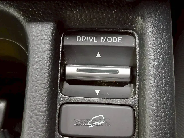 自社整備工場・板金工場を備え、車検から事故の修理まで対応致します。 ホンダ ヴェゼル