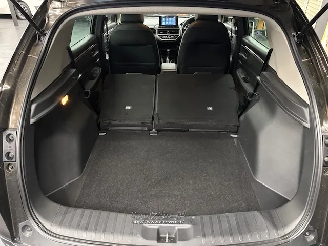 後部座席を倒すと更に広いスペースがうまれます。 ホンダ WR-V