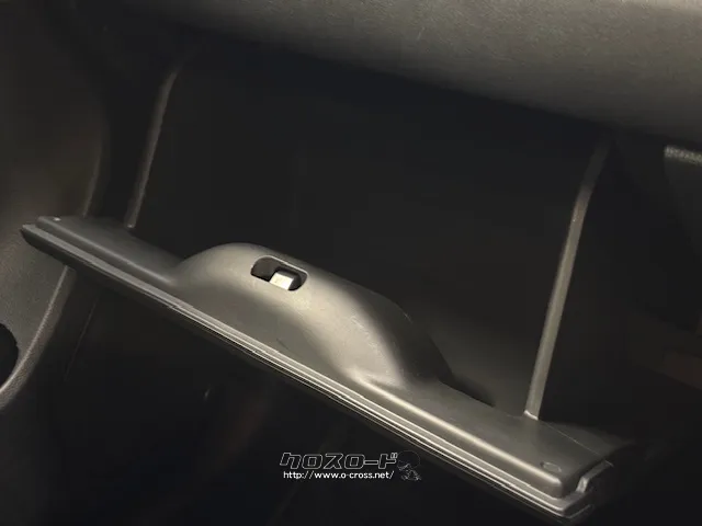 自社整備工場・板金工場を備え、車検から事故の修理まで対応致します。 ホンダ WR-V