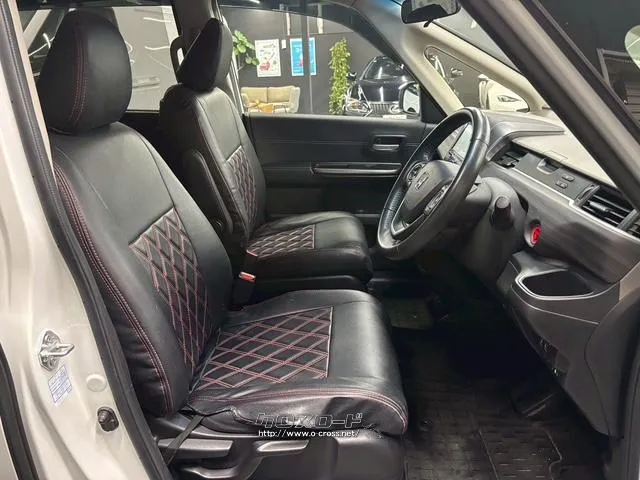 クロスター専用のプライウッド調パネルを採用。 ホンダ フリード+
