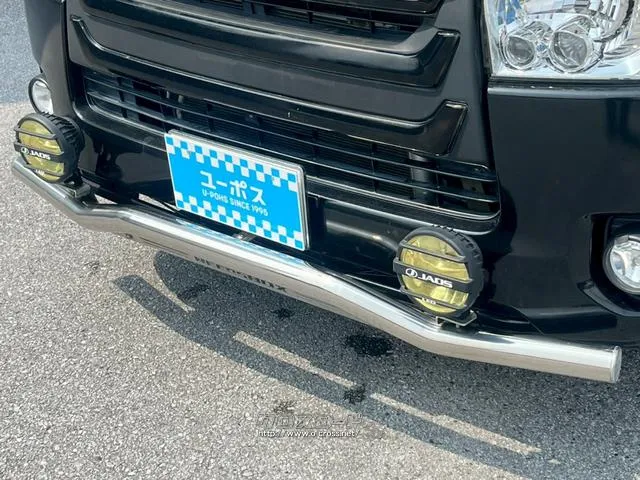 自社整備工場・板金工場を備え、車検から事故の修理まで対応致します。 トヨタ ハイエースバン