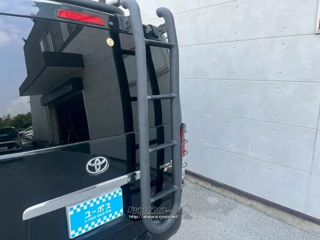 自社整備工場・板金工場を備え、車検から事故の修理まで対応致します。 トヨタ ハイエースバン