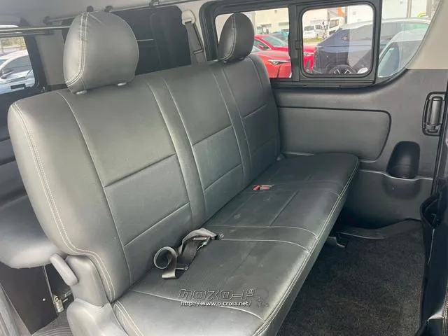 自社整備工場・板金工場を備え、車検から事故の修理まで対応致します。 トヨタ ハイエースバン