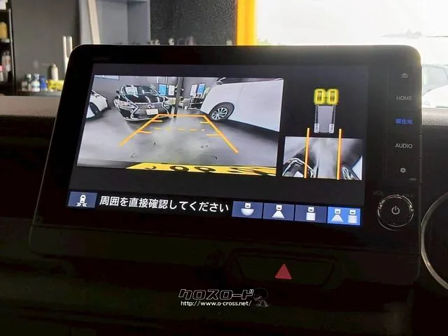 【バックモニター】後方の死角を可視化できる為、駐車が苦手な方でも安心です♪ ホンダ N-BOX