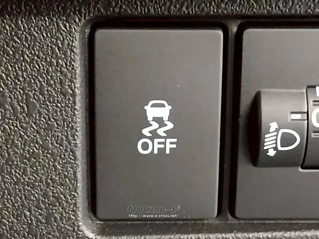 自社整備工場・板金工場を備え、車検から事故の修理まで対応致します。 ホンダ N-BOX