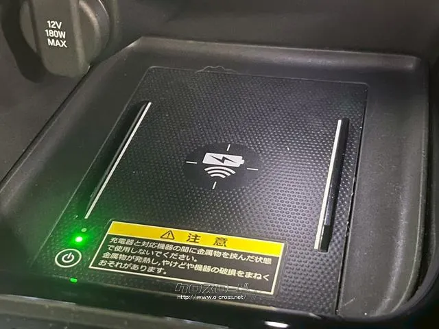【置くだけ充電】携帯を置くだけで充電可能です♪ ホンダ ヴェゼル