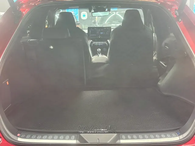 後部座席を倒すと更に広いスペースがうまれます。 トヨタ ハリアー