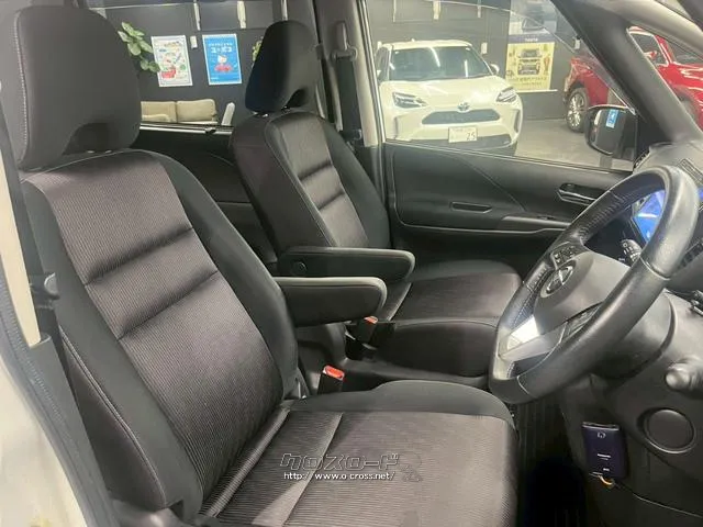 同乗者の利便性を向上させる「快適パック」を標準装備。 日産 セレナ