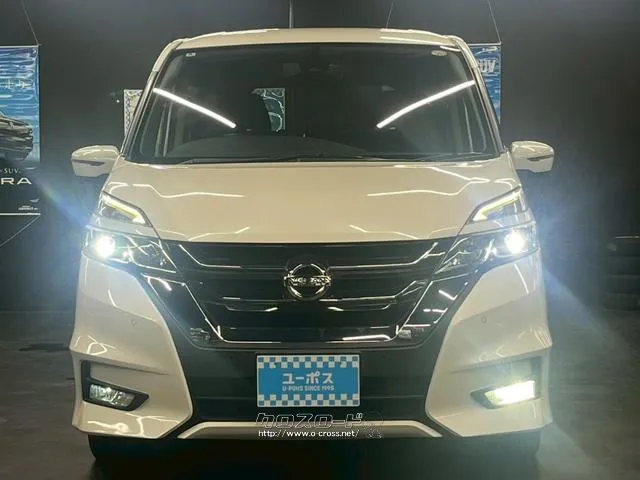 新世代の日産デザインを象徴する「Vモーション」を採用したフロントグリル。 日産 セレナ