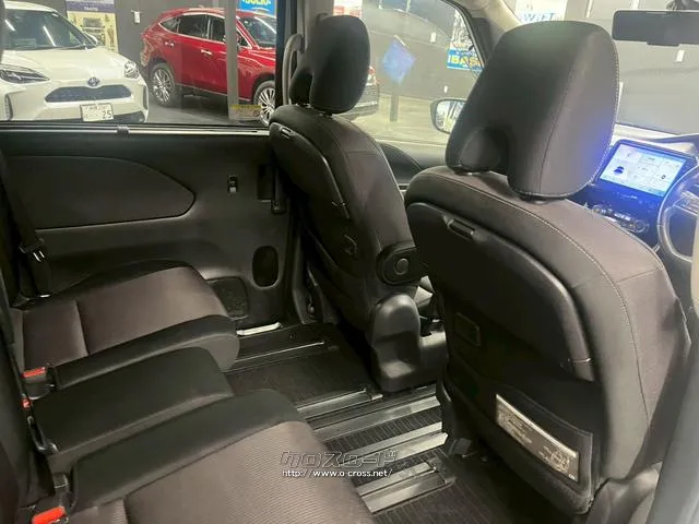 ユーポス豊見城店はコンパクトカーからスポーツカーまで豊富な車種取り揃えております 日産 セレナ