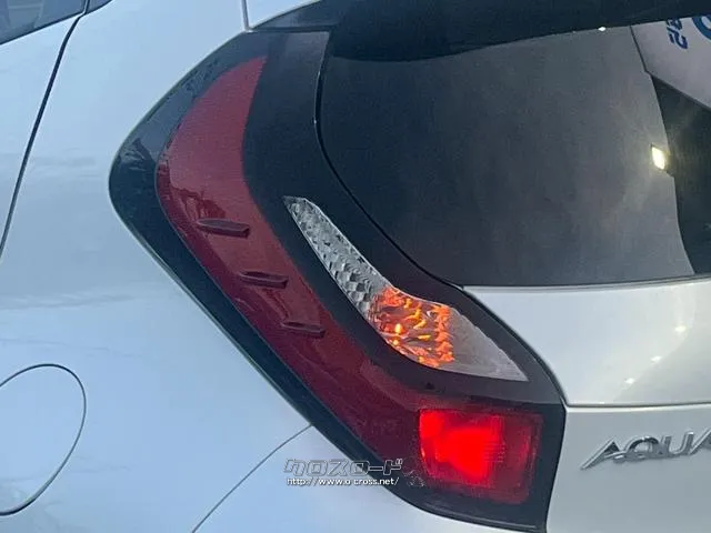 自社整備工場・板金工場を備え、車検から事故の修理まで対応致します。 トヨタ アクア
