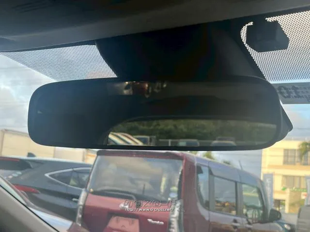 自社整備工場・板金工場を備え、車検から事故の修理まで対応致します。 トヨタ アクア