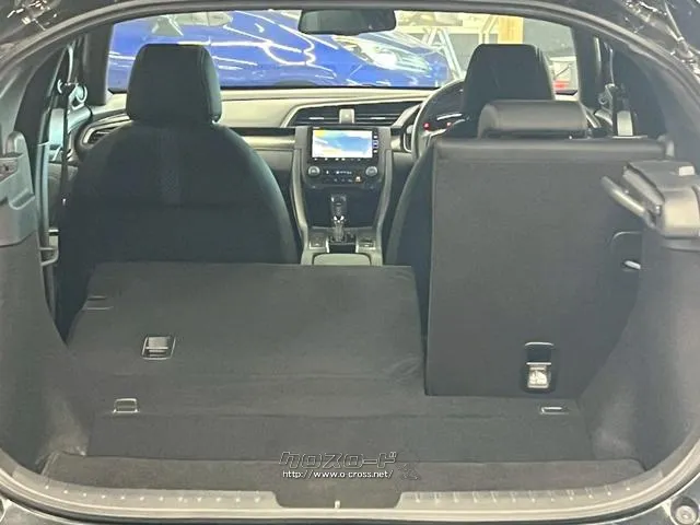 後部座席を倒すと更に広いスペースがうまれます。 ホンダ シビック