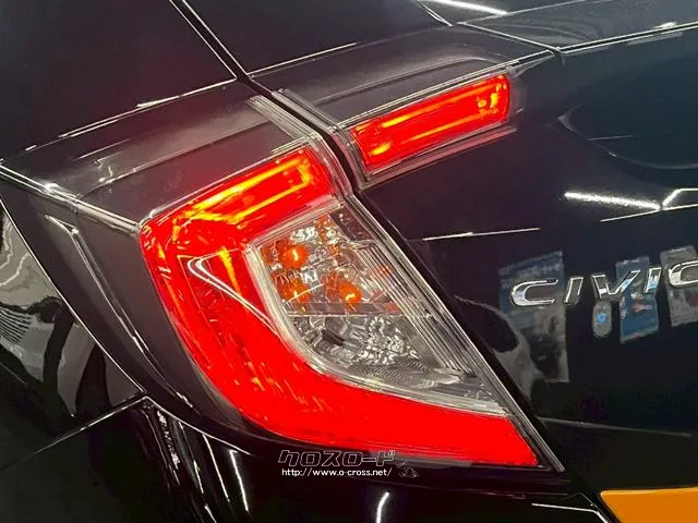 自社整備工場・板金工場を備え、車検から事故の修理まで対応致します。 ホンダ シビック