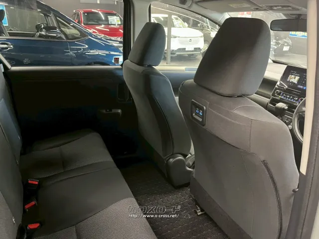 自社整備工場・板金工場を備え、車検から事故の修理まで対応致します。 トヨタ シエンタ
