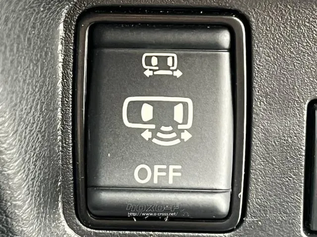 荷物や子どもで両手が使えないときに、足だけでドアを開けられる便利機能です♪ 日産 ルークス