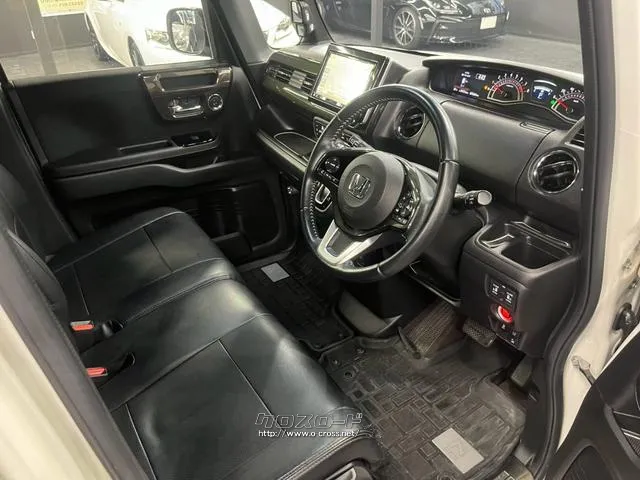 ユーポス豊見城店は軽自動車からコンパクトカー、ミニバン、スポーツカーまで様々な車 ホンダ N-BOX