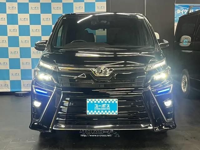 メッキ+ブラック系の加飾で、迫力があり、スポーティーで高級感のある見た目です♪ トヨタ ヴォクシー