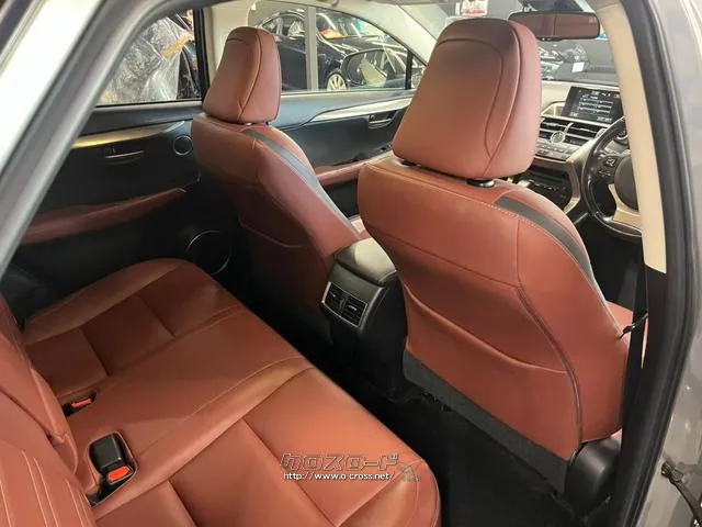 自社整備工場・板金工場を備え、車検から事故の修理まで対応致します。 レクサス NX