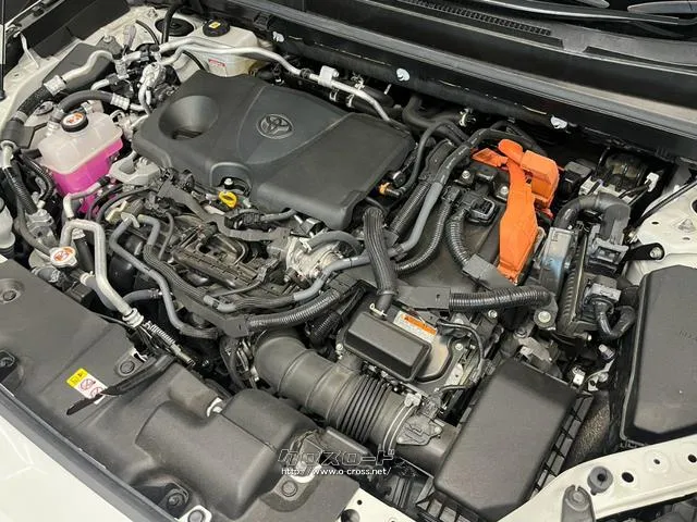 自社整備工場・板金工場を備え、車検から事故の修理まで対応致します。 トヨタ RAV4 PHV